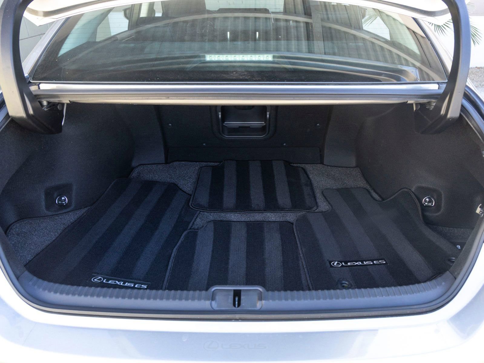 Used 2021 Lexus ES 300h w/ Premium Package image 21