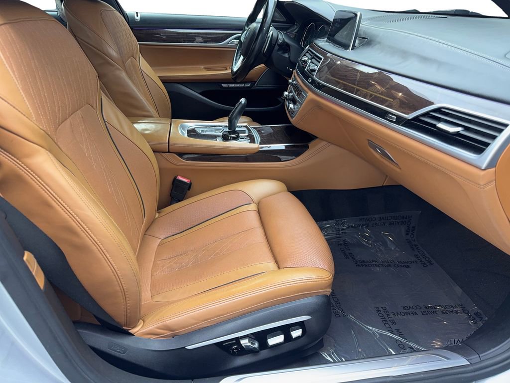 Used 2017 BMW 750i xDrive image 45