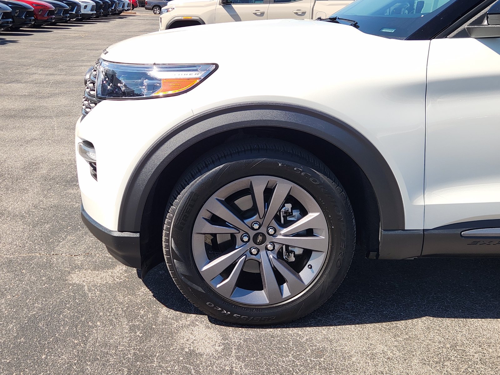 Used 2022 Ford Explorer XLT w/ Equipment Group 202A RWD image 9