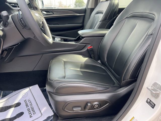 Used 2023 Jeep Grand Cherokee L Limited image 24