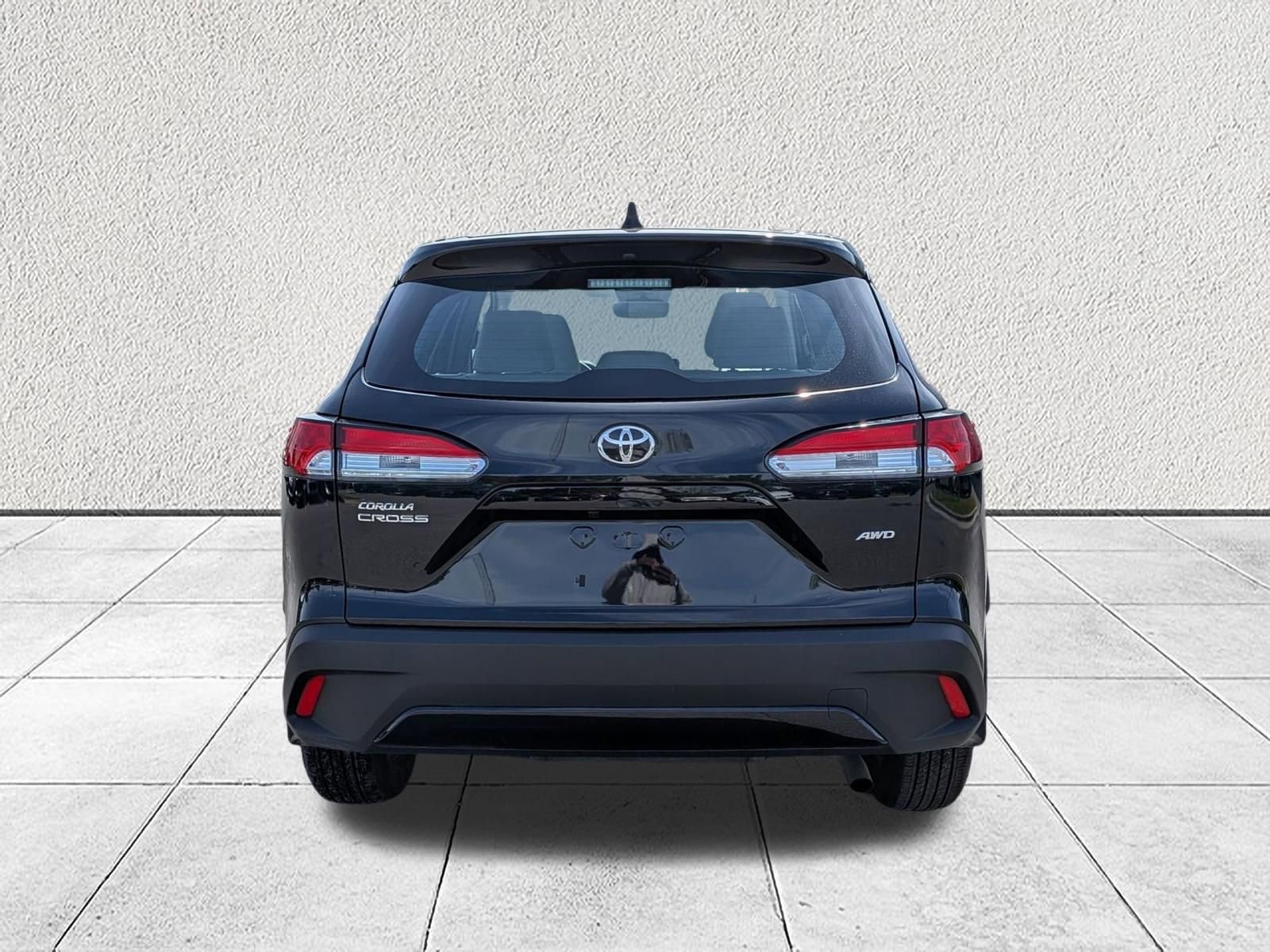 Used 2025 Toyota Corolla Cross L AWD/4WD image 4