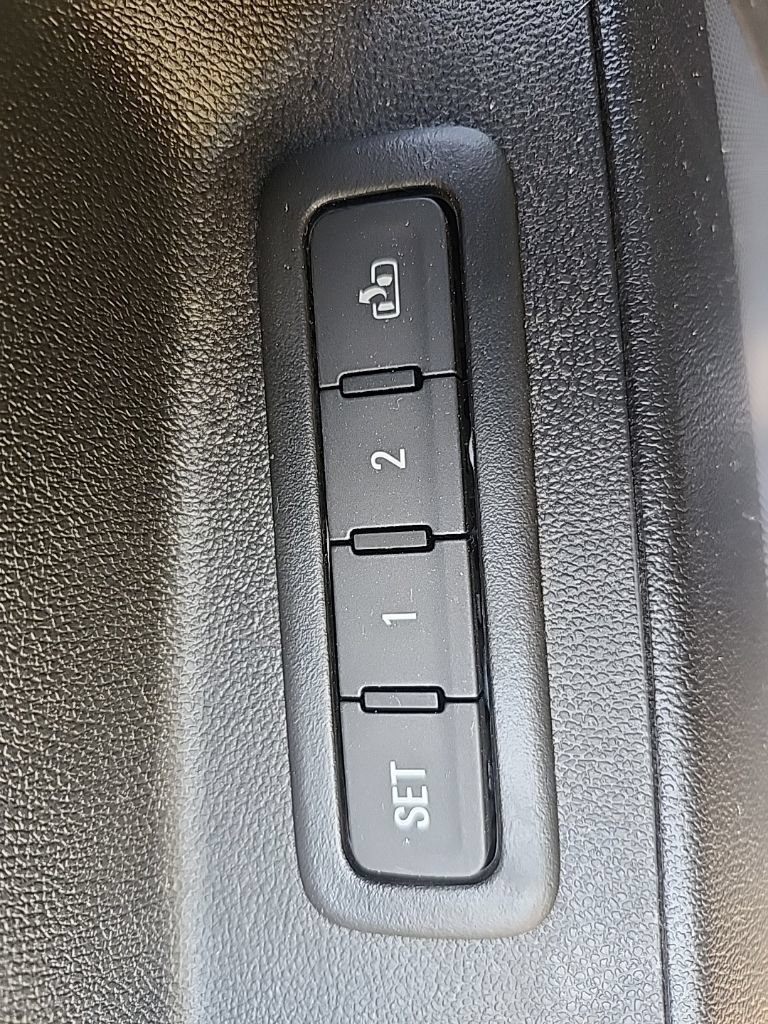 Used 2023 Chevrolet Equinox Premier AWD/4WD image 20