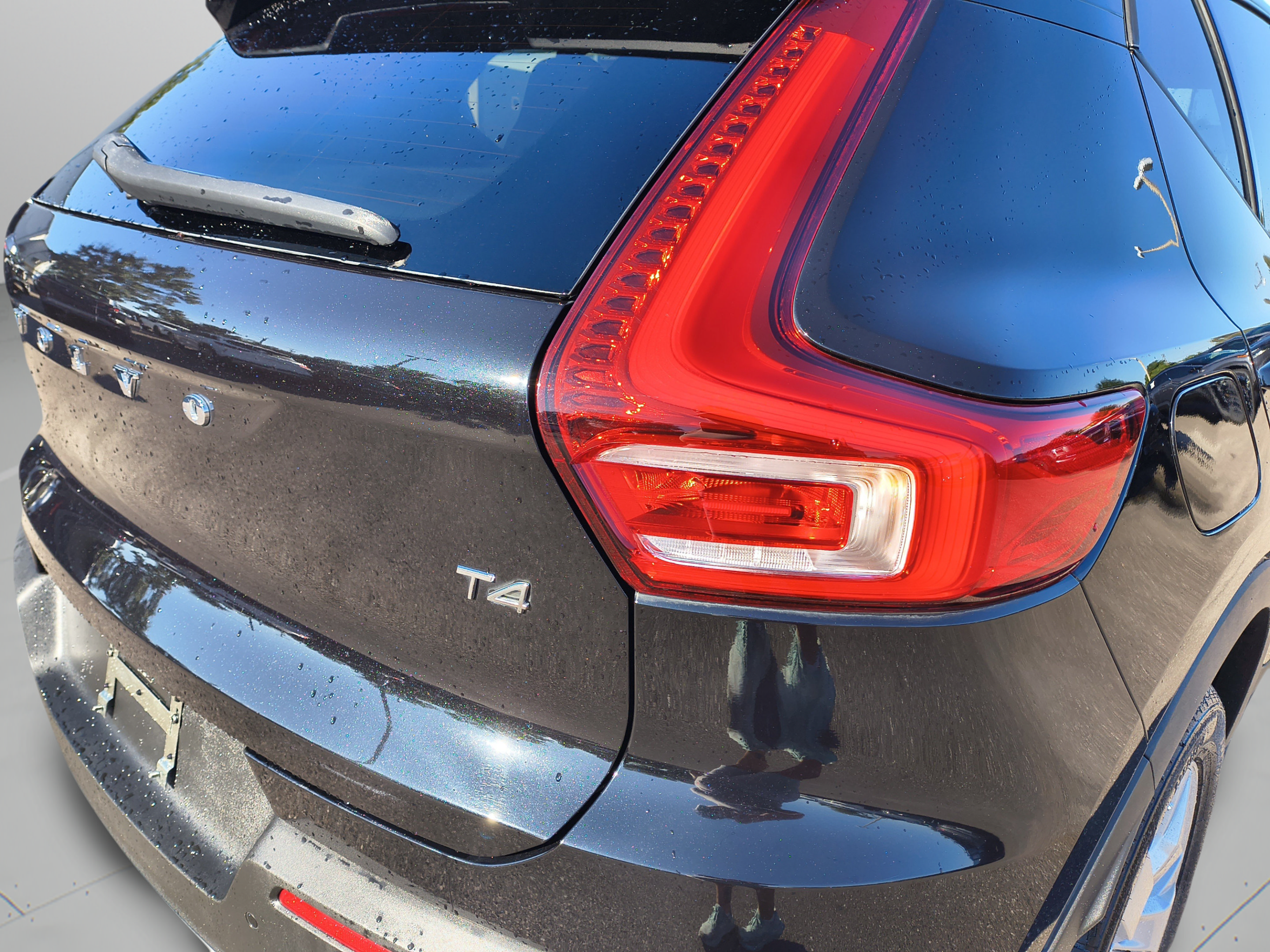 Used 2019 Volvo XC40 T4 Momentum FWD image 33