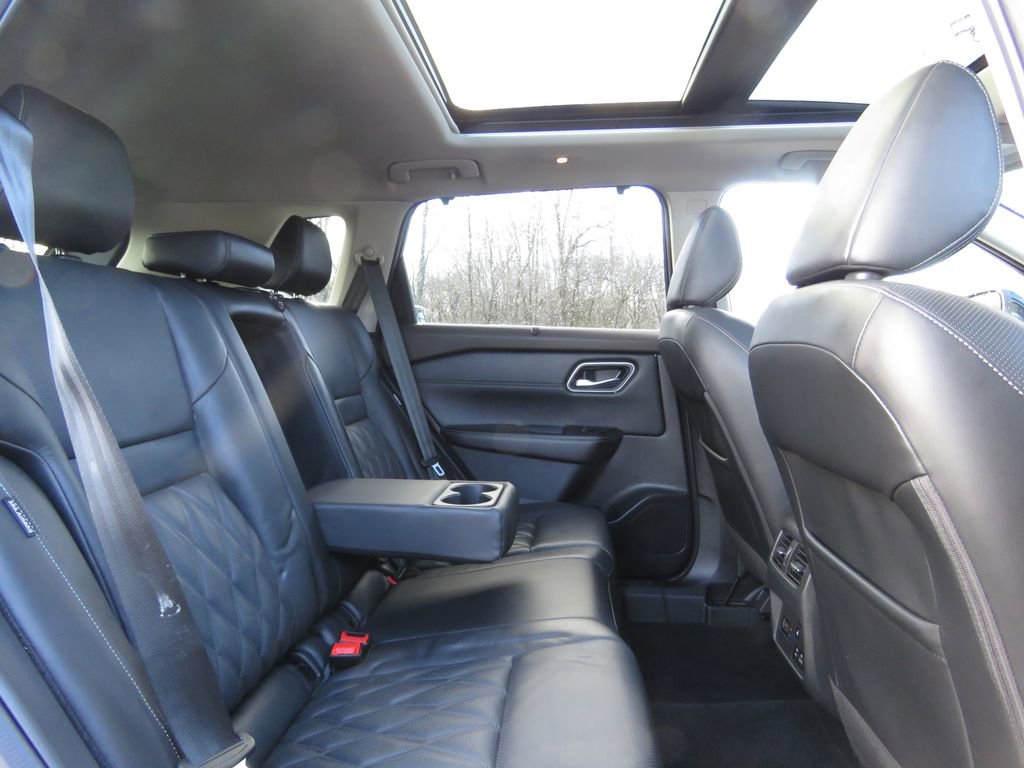 Used 2021 Nissan Rogue Platinum image 16