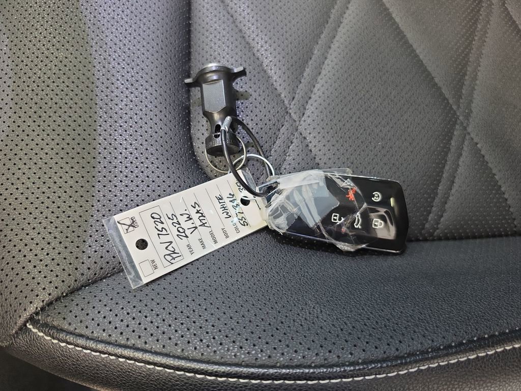 Used 2025 Volkswagen Atlas SE FWD image 35