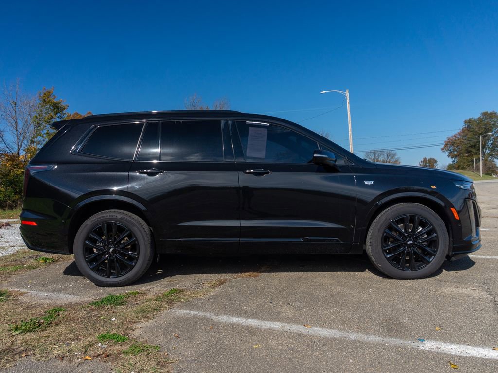 Used 2021 Cadillac XT6 Sport w/ LPO, ONYX Package image 4