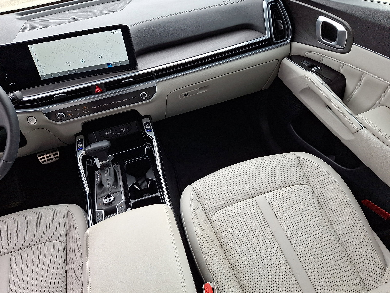 Used 2025 Kia Sorento SX image 16