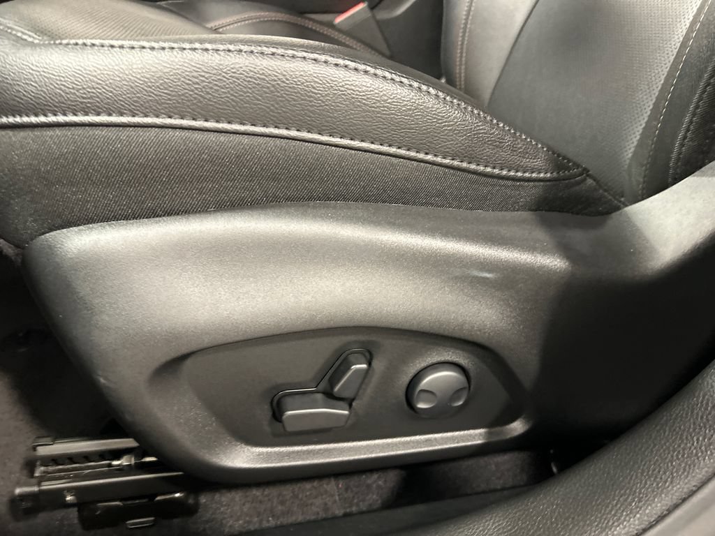 Used 2024 Jeep Compass Limited w/ Elite Group AWD/4WD image 16