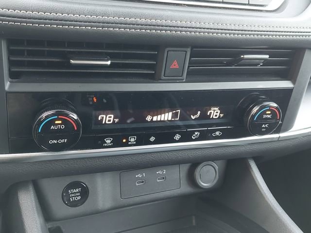 Used 2024 Nissan Rogue SV image 32