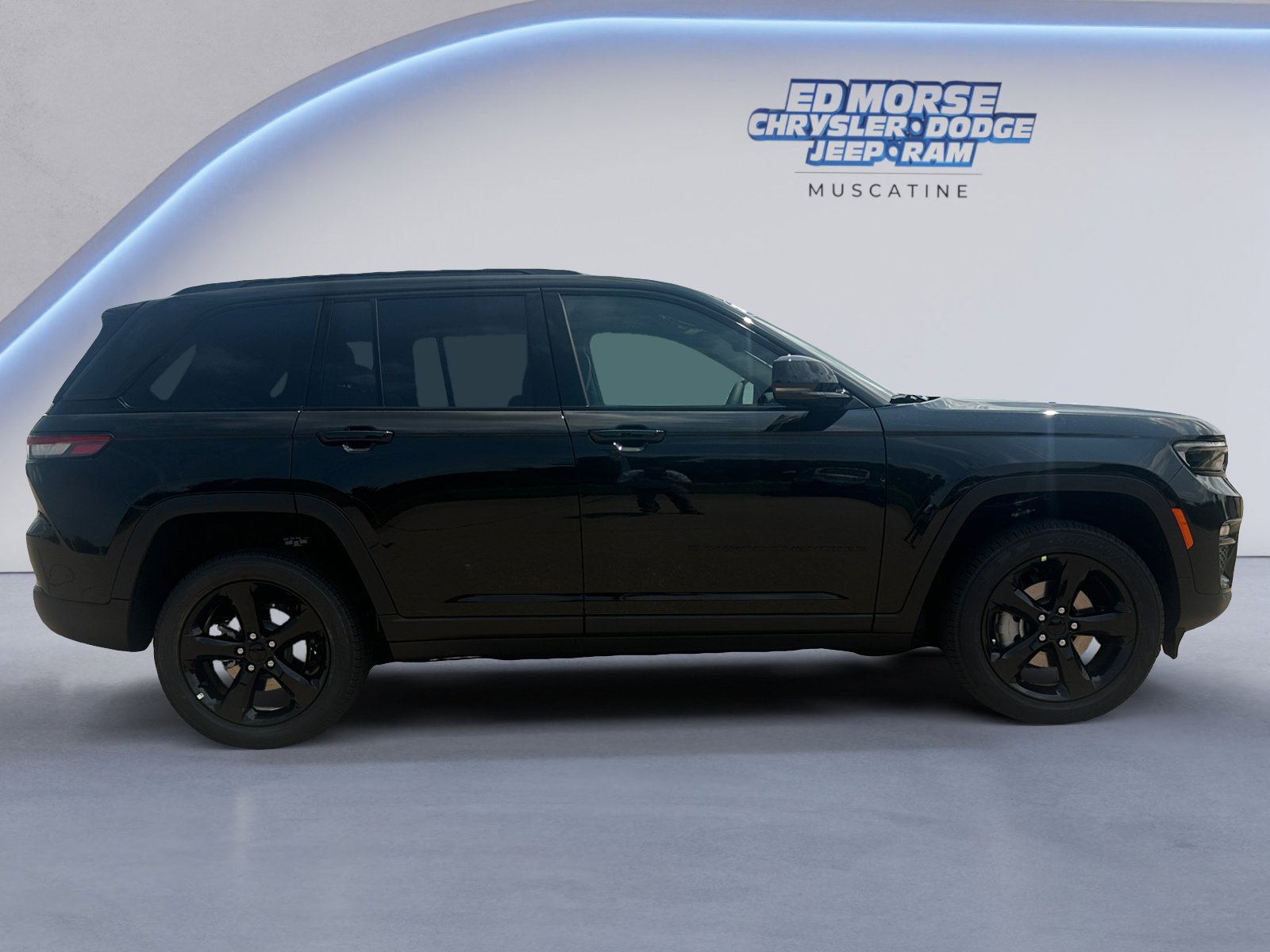 New 2025 Jeep Grand Cherokee Limited w/ Black Appearance Package image 6
