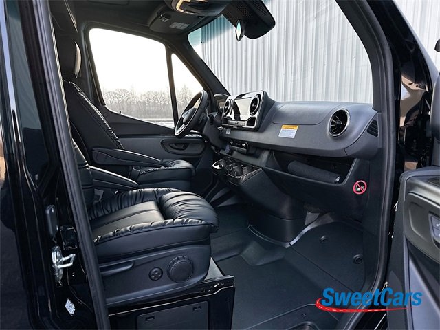 Used 2023 Mercedes-Benz Sprinter 3500 image 10