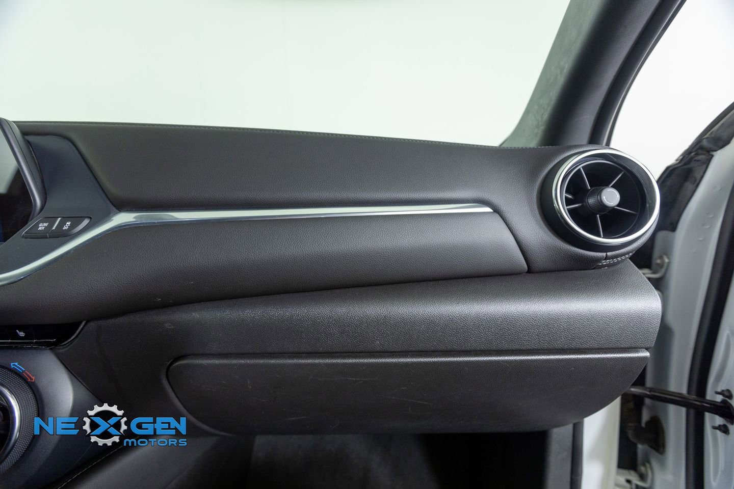 Used 2019 Chevrolet Blazer LT FWD image 38
