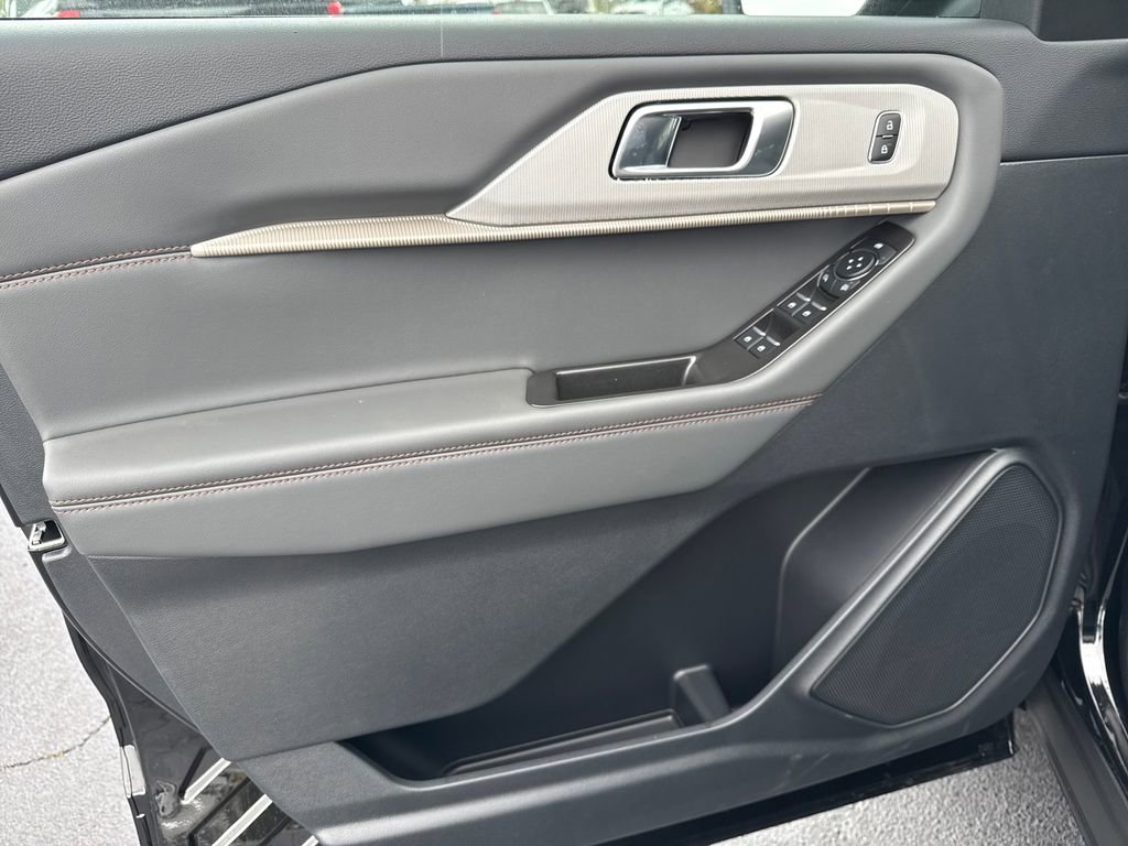 New 2026 Ford Explorer Active RWD image 19