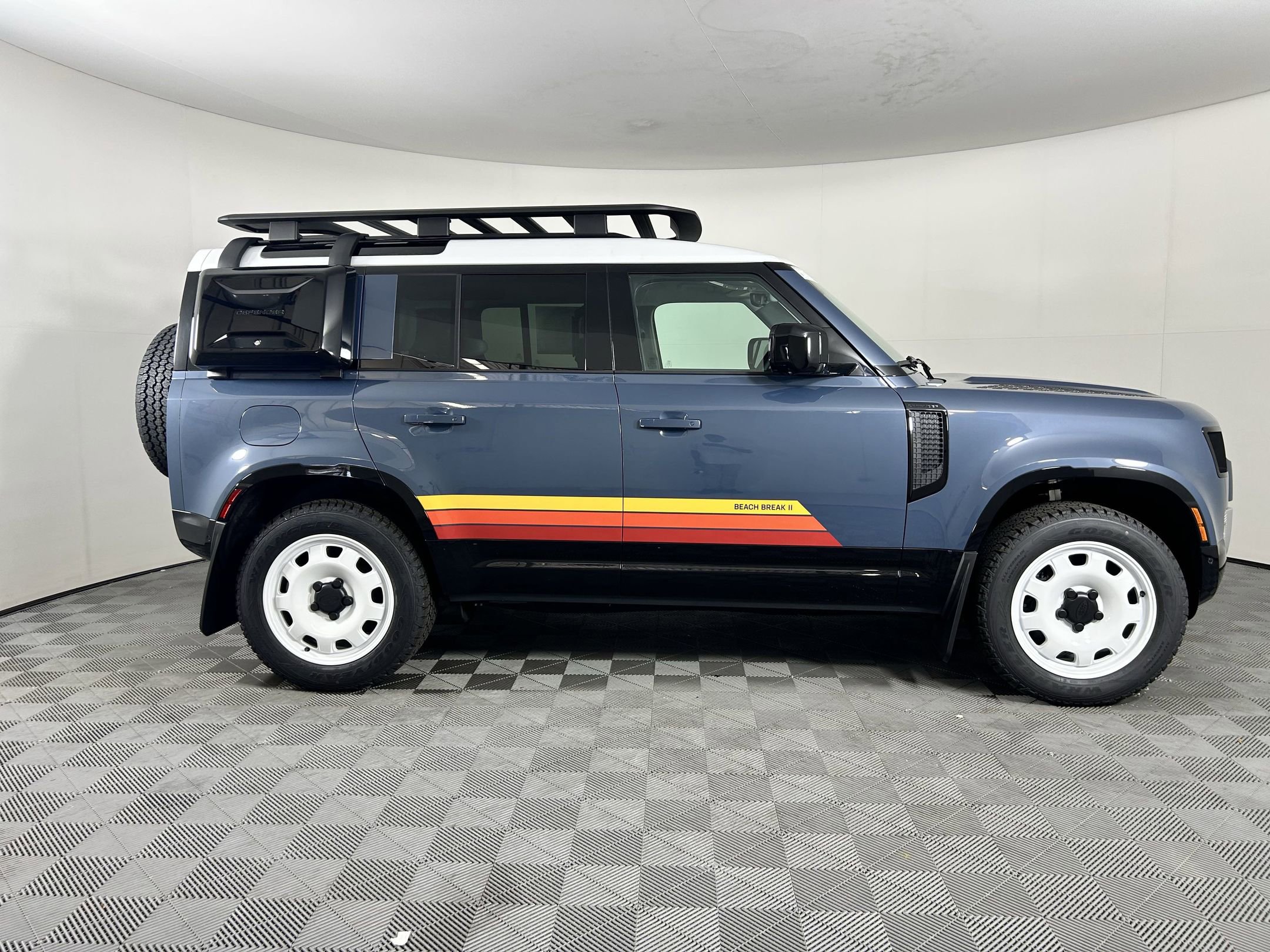 New 2025 Land Rover Defender 110 S image 6