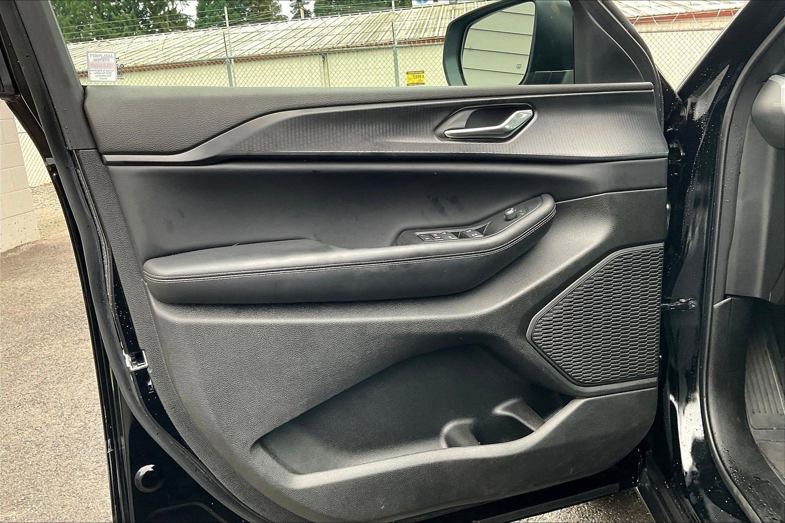 Used 2025 Jeep Grand Cherokee Laredo X w/ Luxury Tech Group I image 23