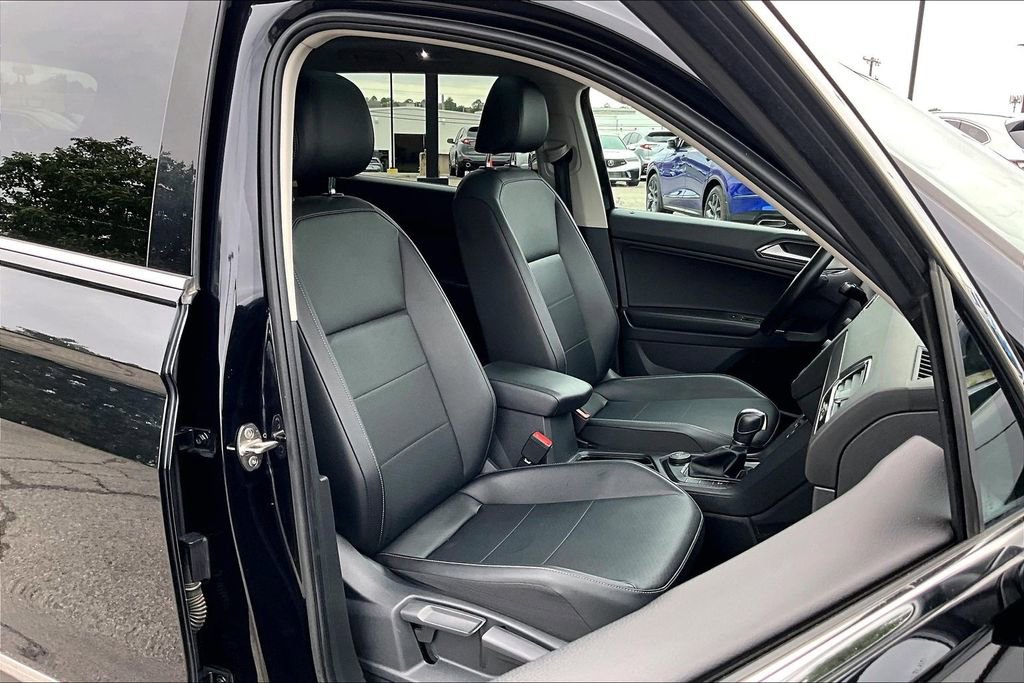 Used 2018 Volkswagen Tiguan SEL AWD/4WD image 10