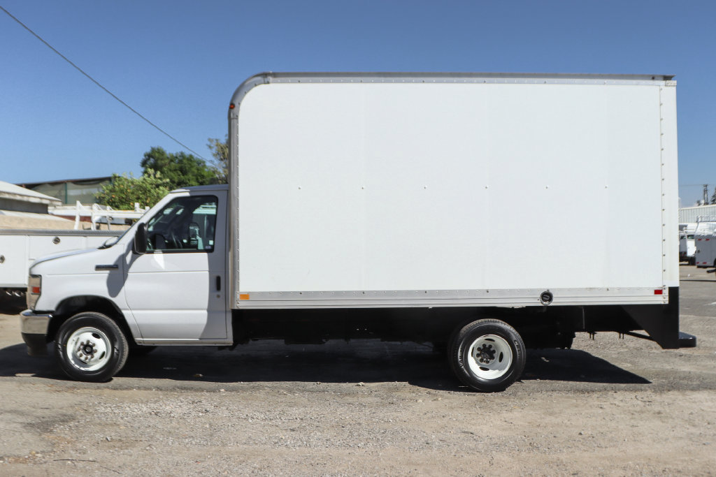 Used 2022 Ford E-450 and Econoline 450 Super Duty w/ Power Windows & Locks Group RWD image 5