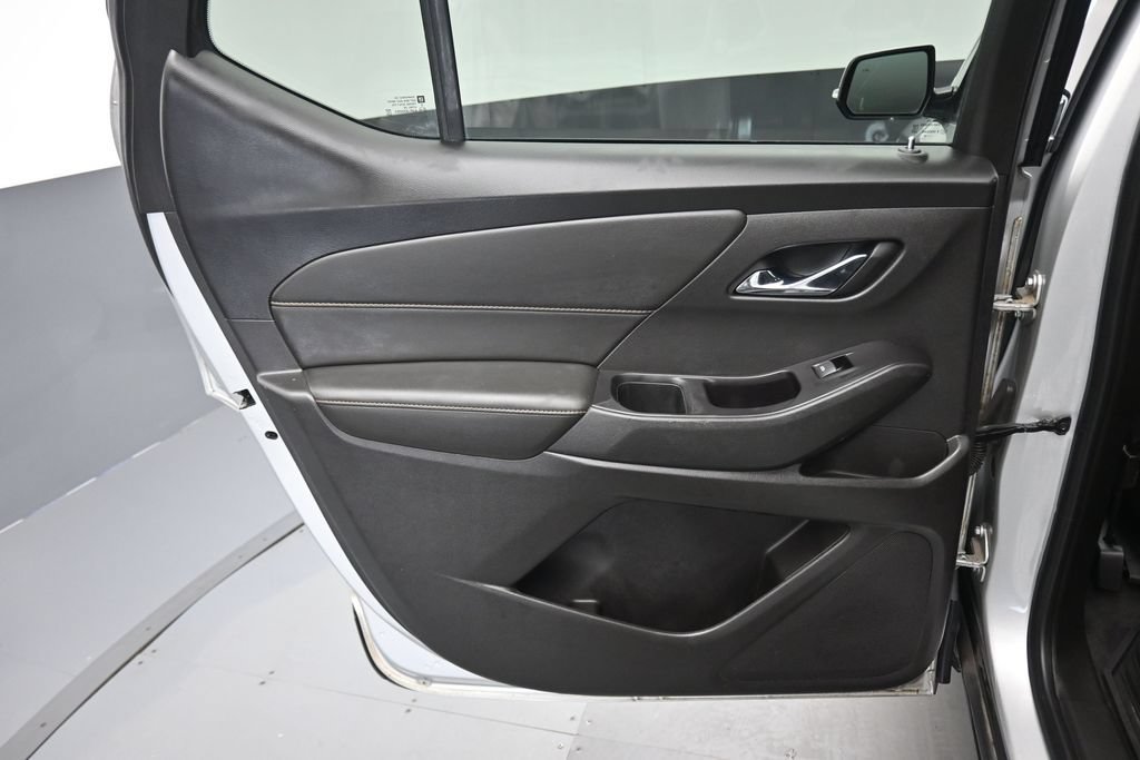 Used 2019 Chevrolet Traverse LT w/ LT Premium Package AWD/4WD image 32