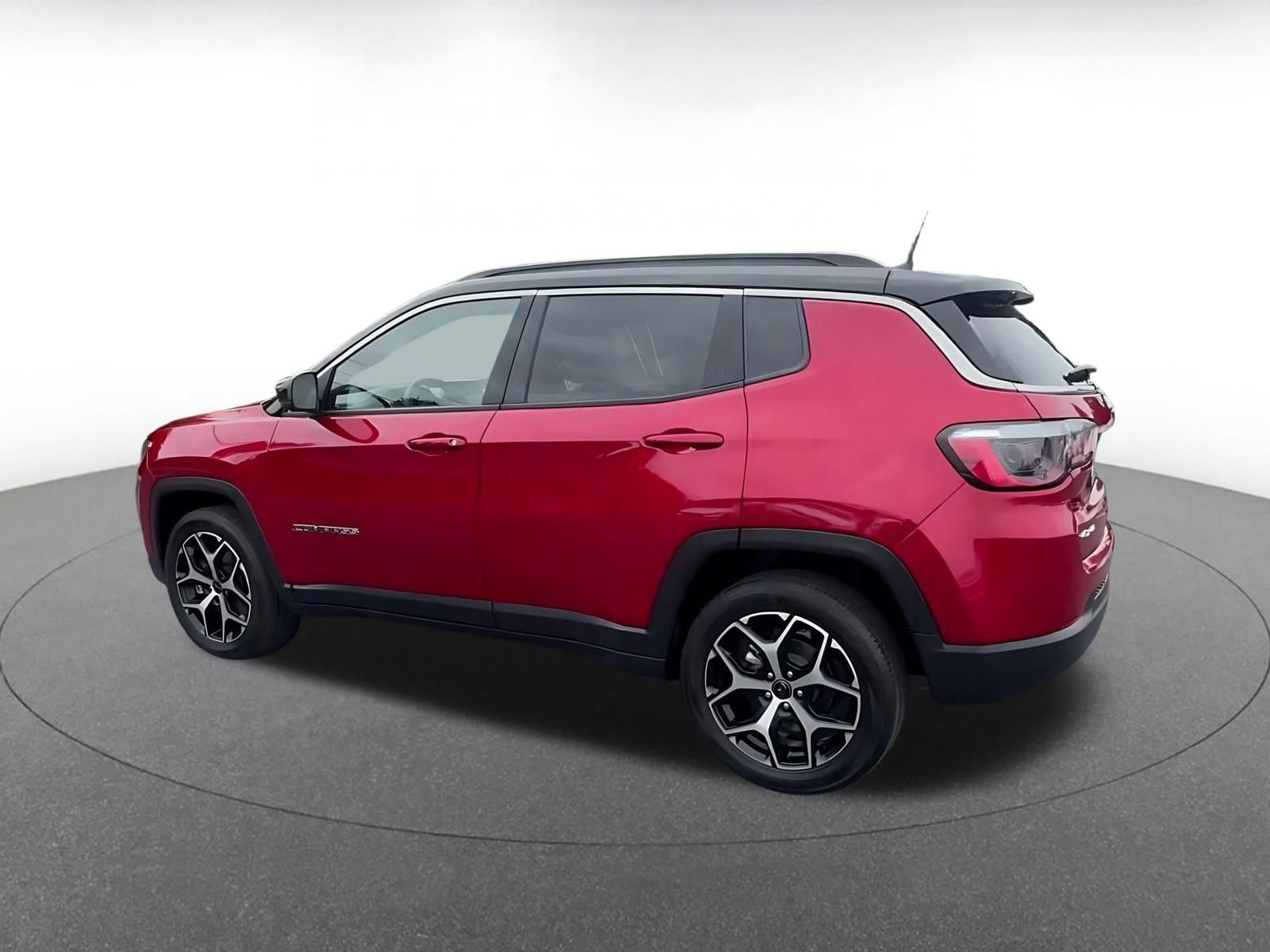 Used 2025 Jeep Compass Limited AWD/4WD image 9