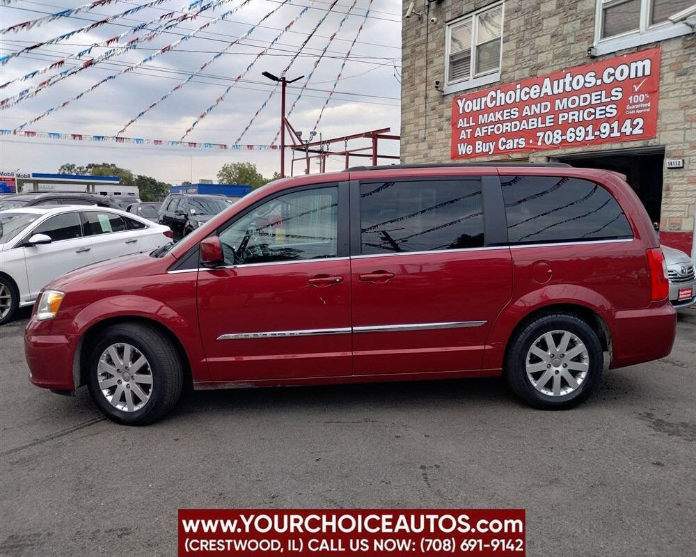 Used 2015 Chrysler Town & Country Touring image 2