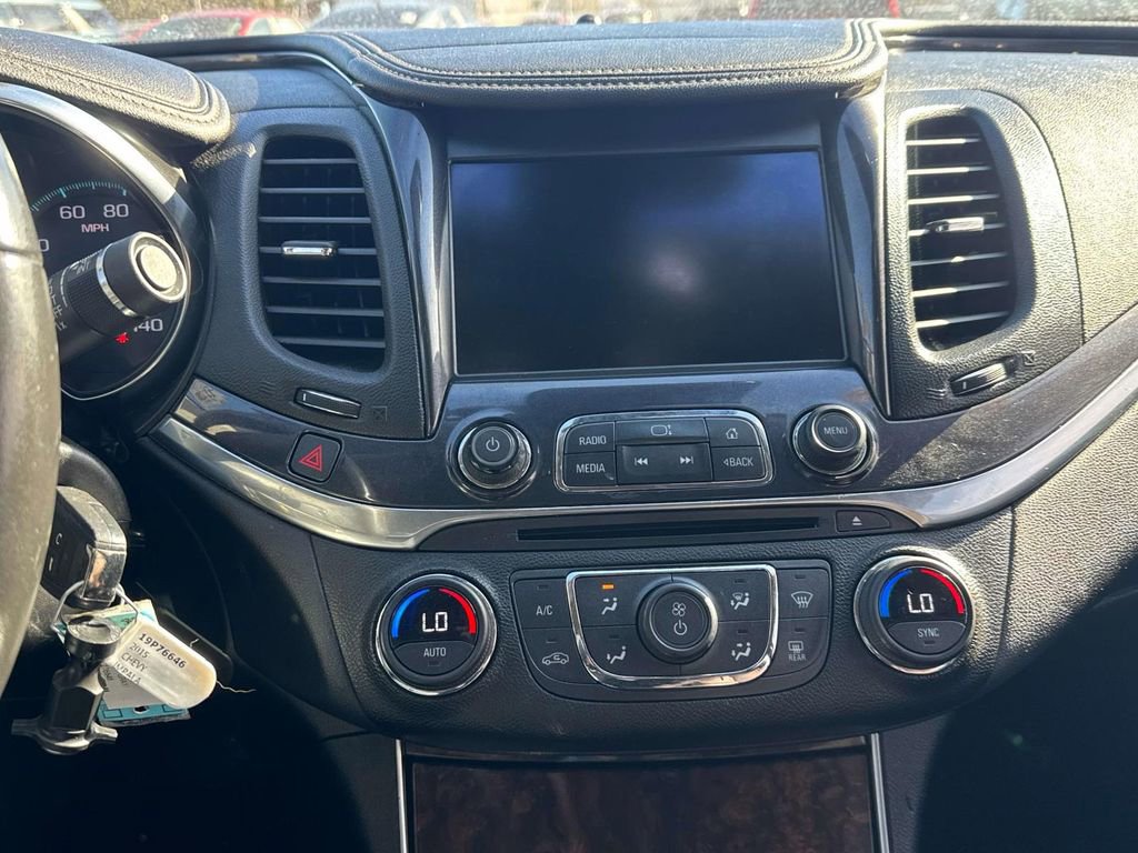 Used 2015 Chevrolet Impala LT w/ Convenience Package image 11