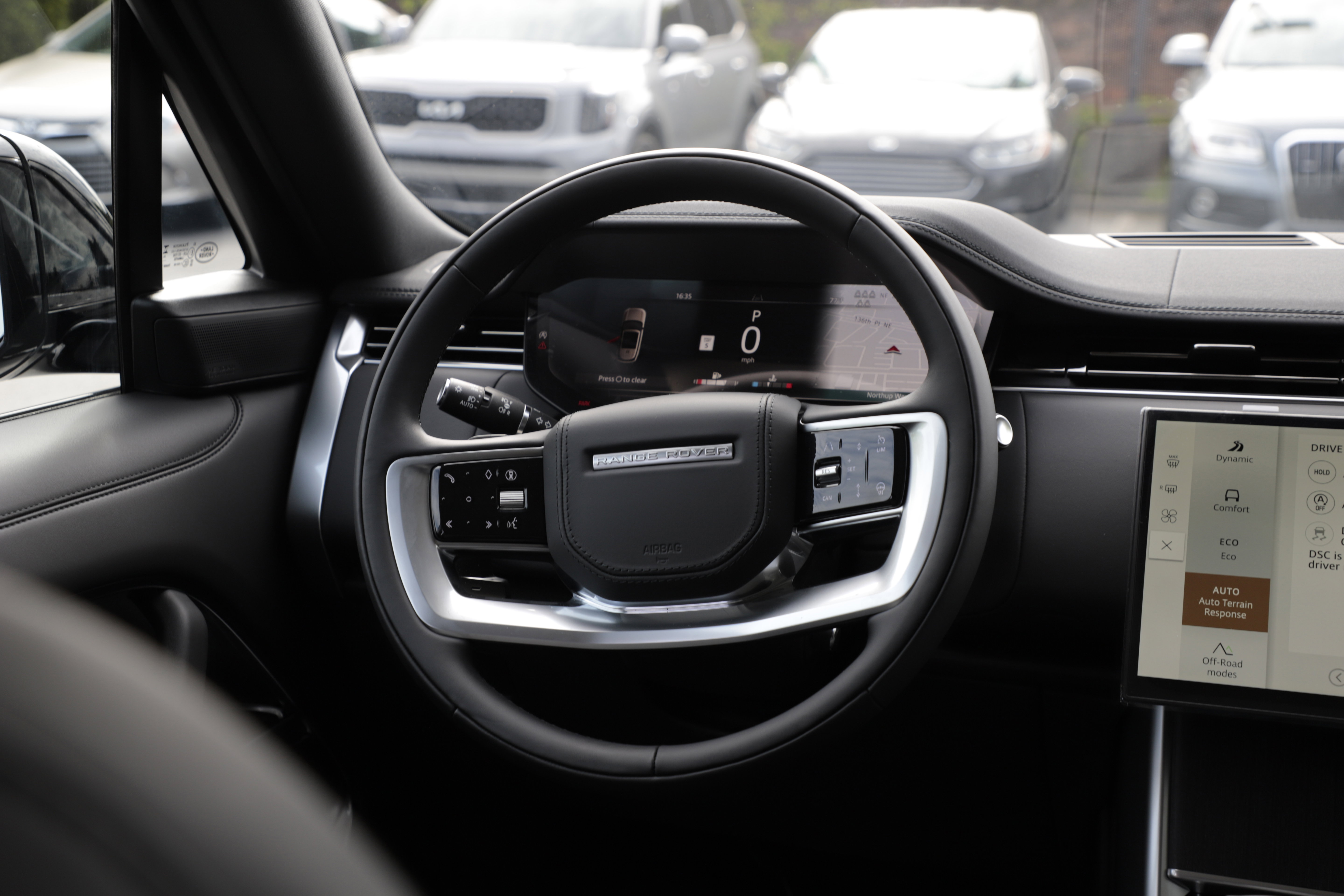 New 2026 Land Rover Range Rover Long Wheelbase SE AWD/4WD image 19