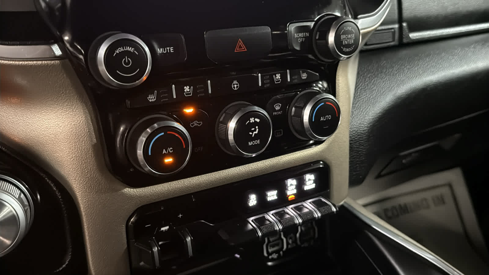 Used 2019 RAM 1500 Laramie AWD/4WD image 19
