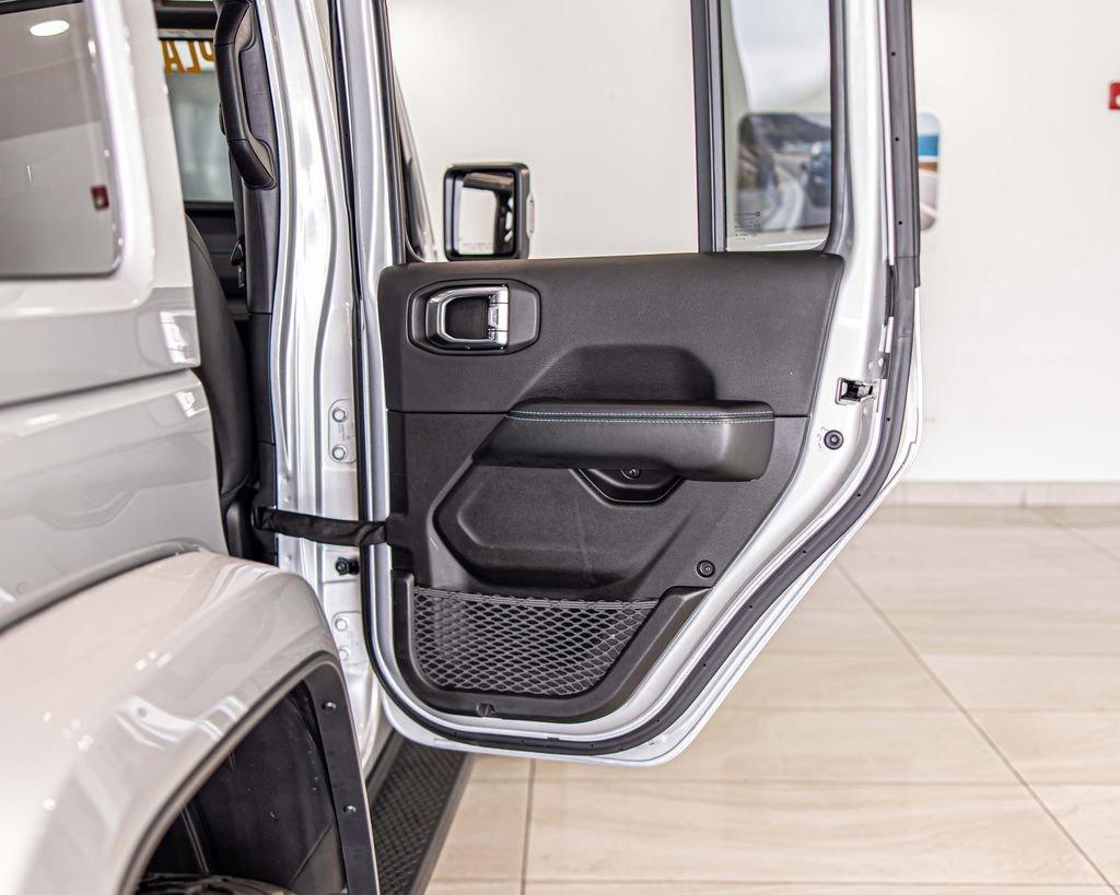 Used 2024 Jeep Wrangler High Altitude AWD/4WD image 40