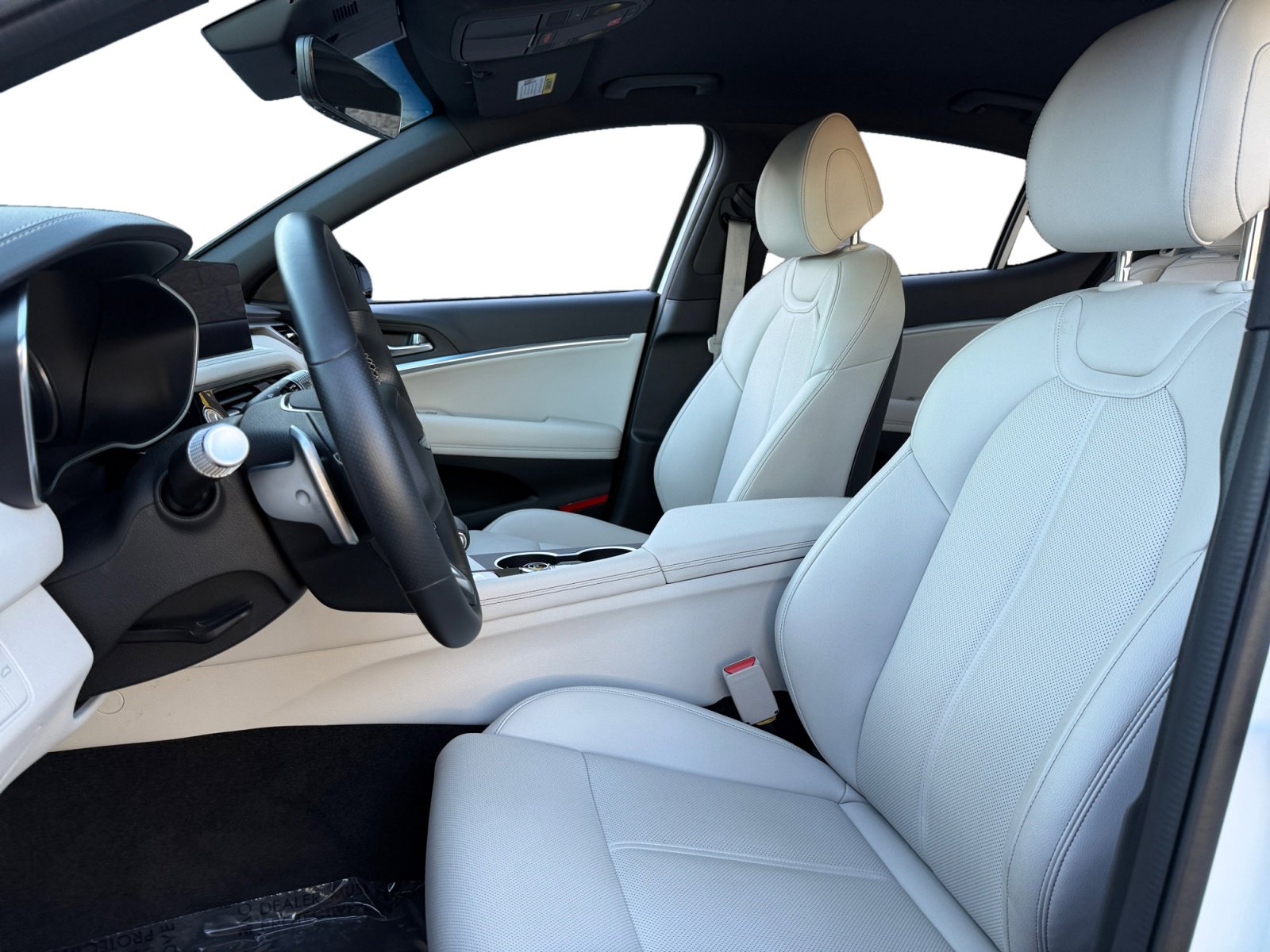 Used 2025 Genesis G70 2.5T image 9