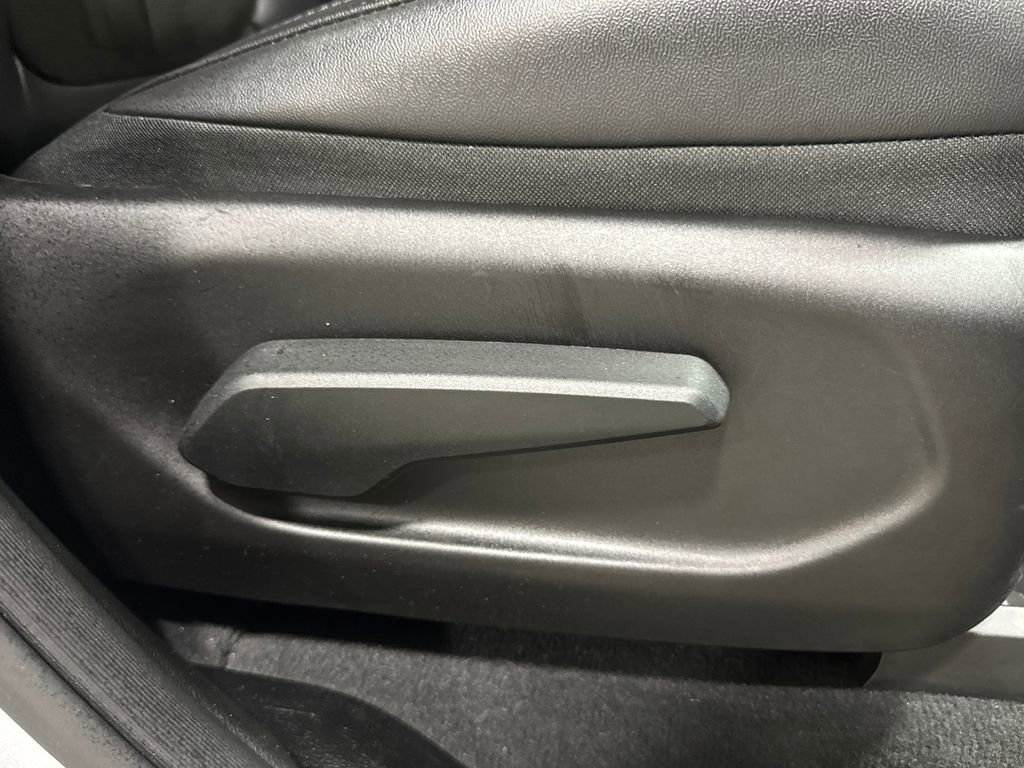 Used 2025 Jeep Grand Cherokee Altitude image 30