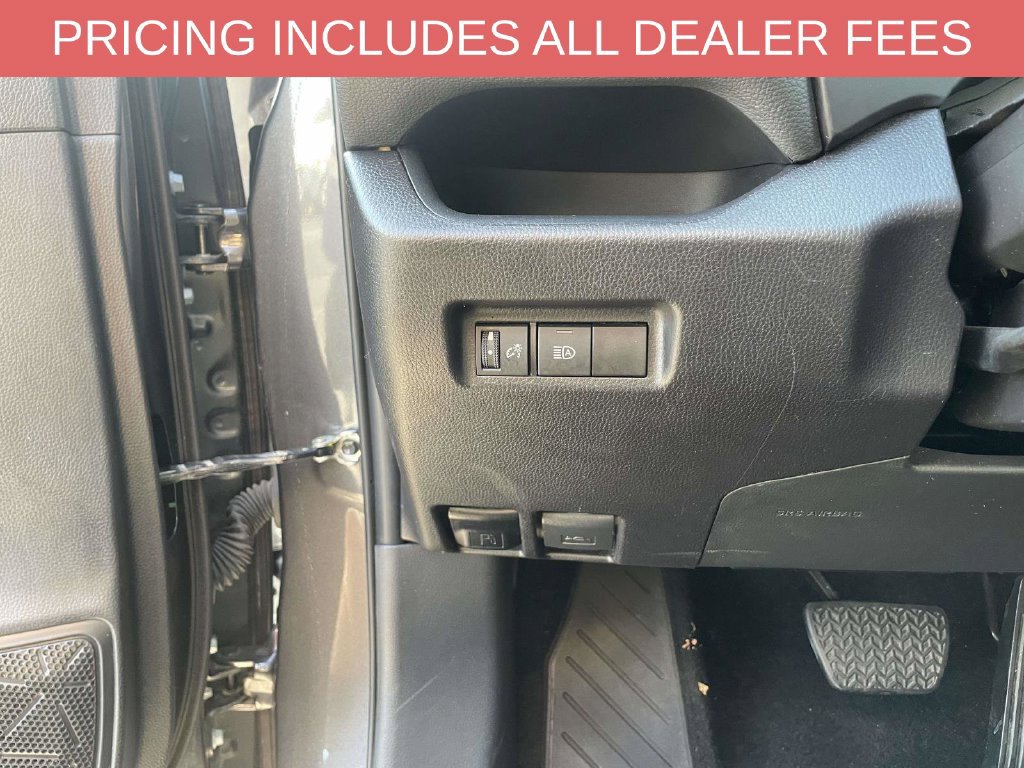 Used 2025 Toyota RAV4 XLE AWD/4WD image 21