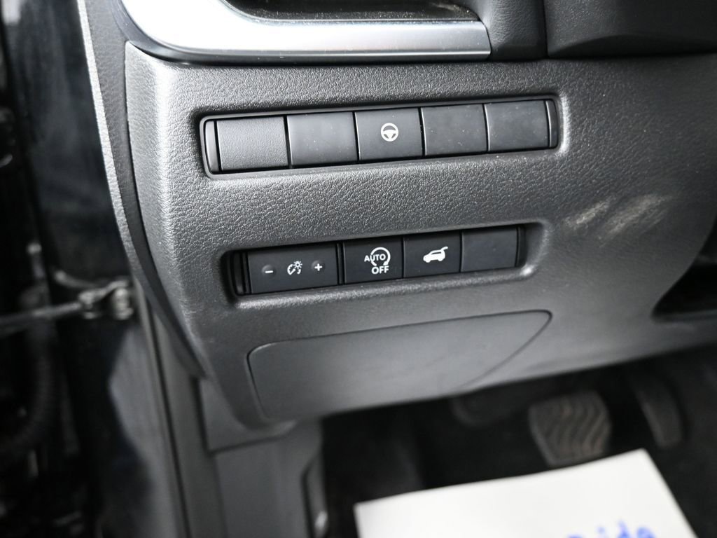 Used 2025 Nissan Rogue SV AWD/4WD image 27