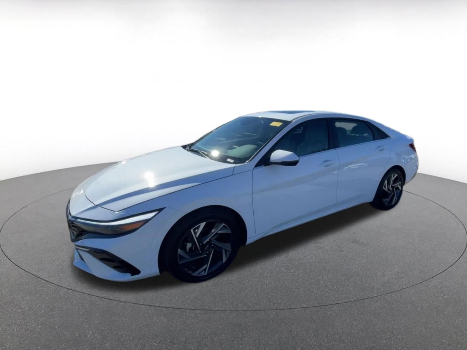 Used 2025 Hyundai Elantra Limited image 8