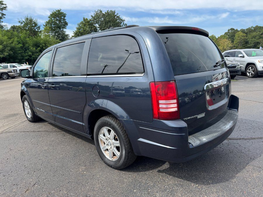 Used 2008 Chrysler Town & Country Touring FWD image 3
