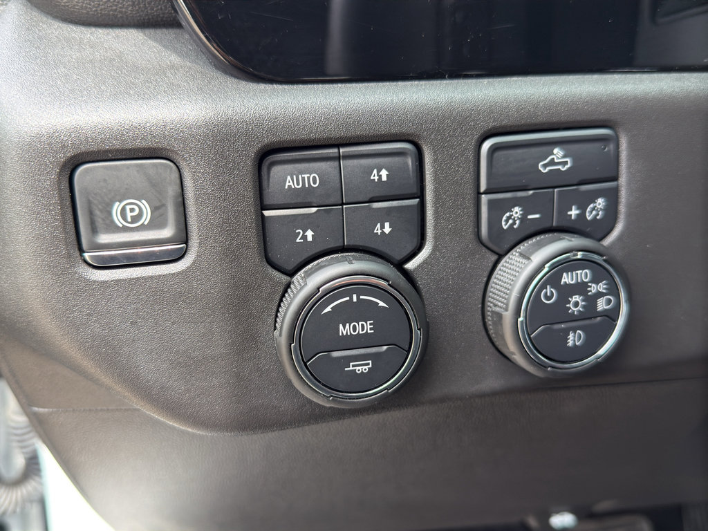Used 2025 Chevrolet Silverado 1500 LT Trail Boss w/ Convenience Package II AWD/4WD image 21