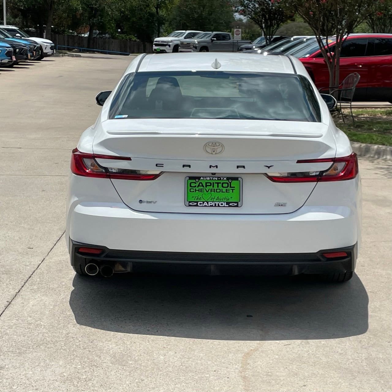 Used 2025 Toyota Camry SE FWD image 5