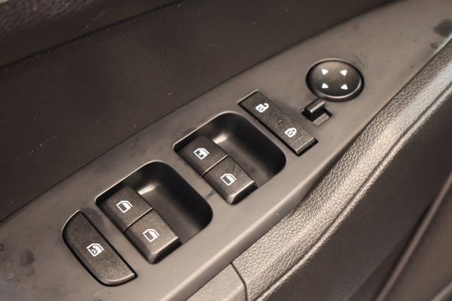 Used 2023 Kia Sportage LX image 9