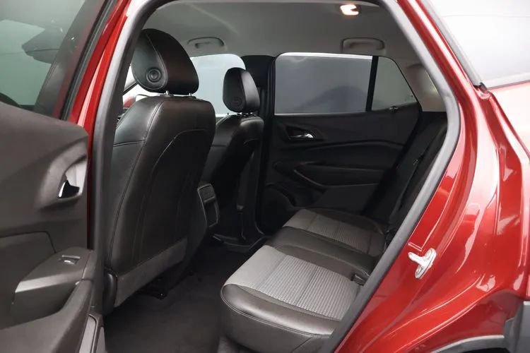 Used 2025 Chevrolet Trax LT FWD image 15