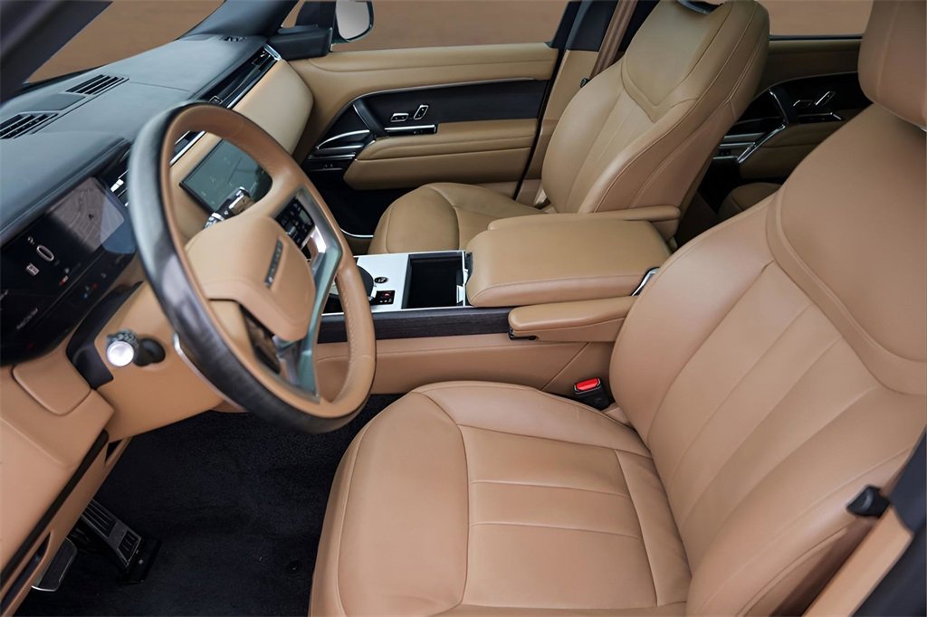 Used 2024 Land Rover Range Rover Long Wheelbase SE image 8
