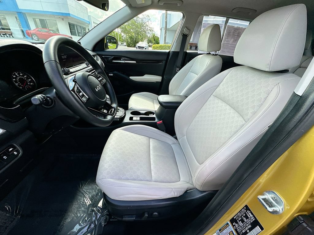 Used 2023 Kia Seltos SX w/ SX Sunroof Package AWD/4WD image 22