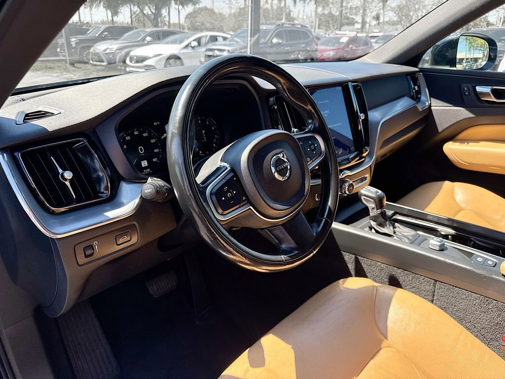 Used 2018 Volvo XC60 T6 Momentum w/ Vision Package AWD/4WD image 10