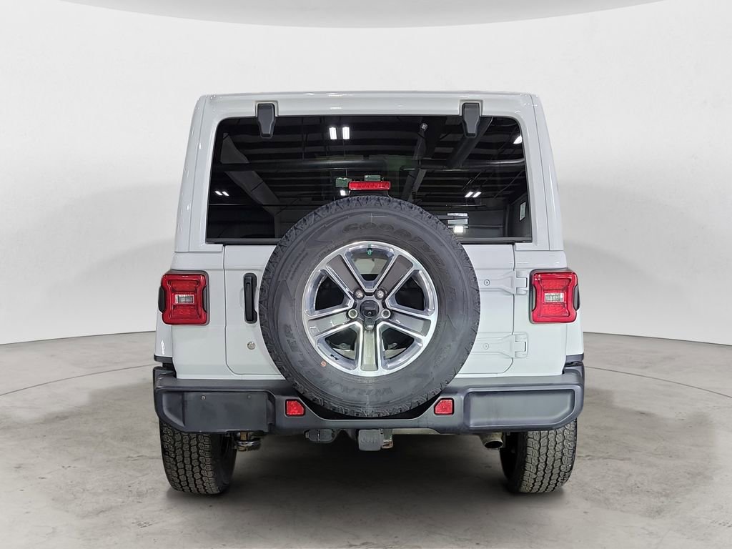 Used 2018 Jeep Wrangler Unlimited Sahara AWD/4WD image 4