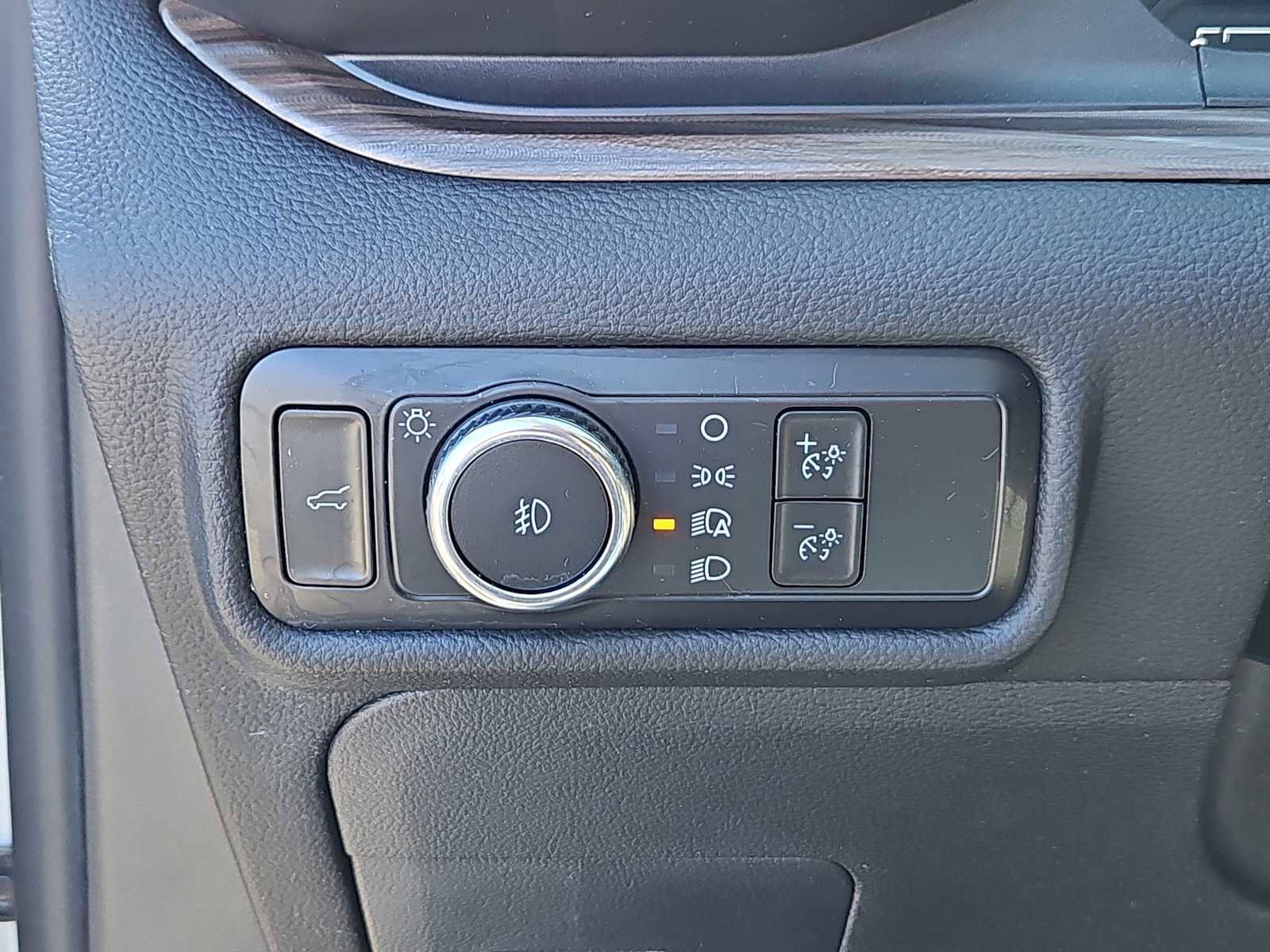 Used 2023 Ford Explorer Limited w/ Limited Technology Package AWD/4WD image 18