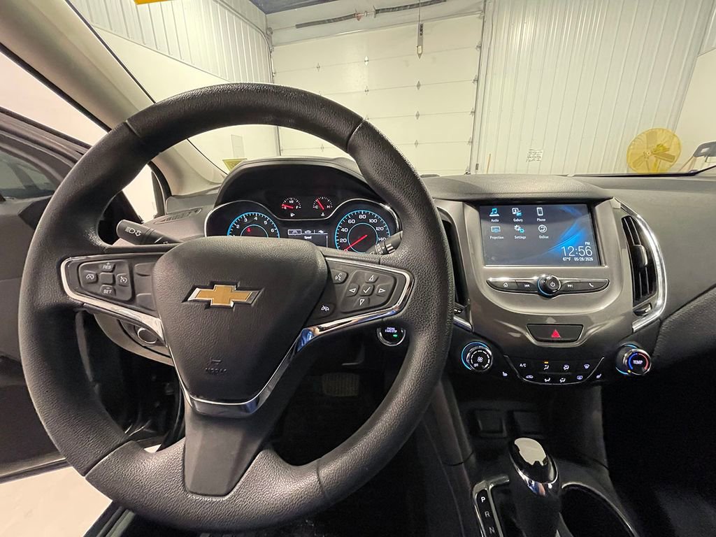 Used 2018 Chevrolet Cruze LT w/ Convenience Package FWD image 35
