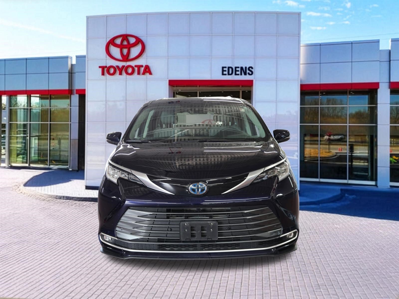 Certified 2023 Toyota Sienna Limited AWD/4WD image 11