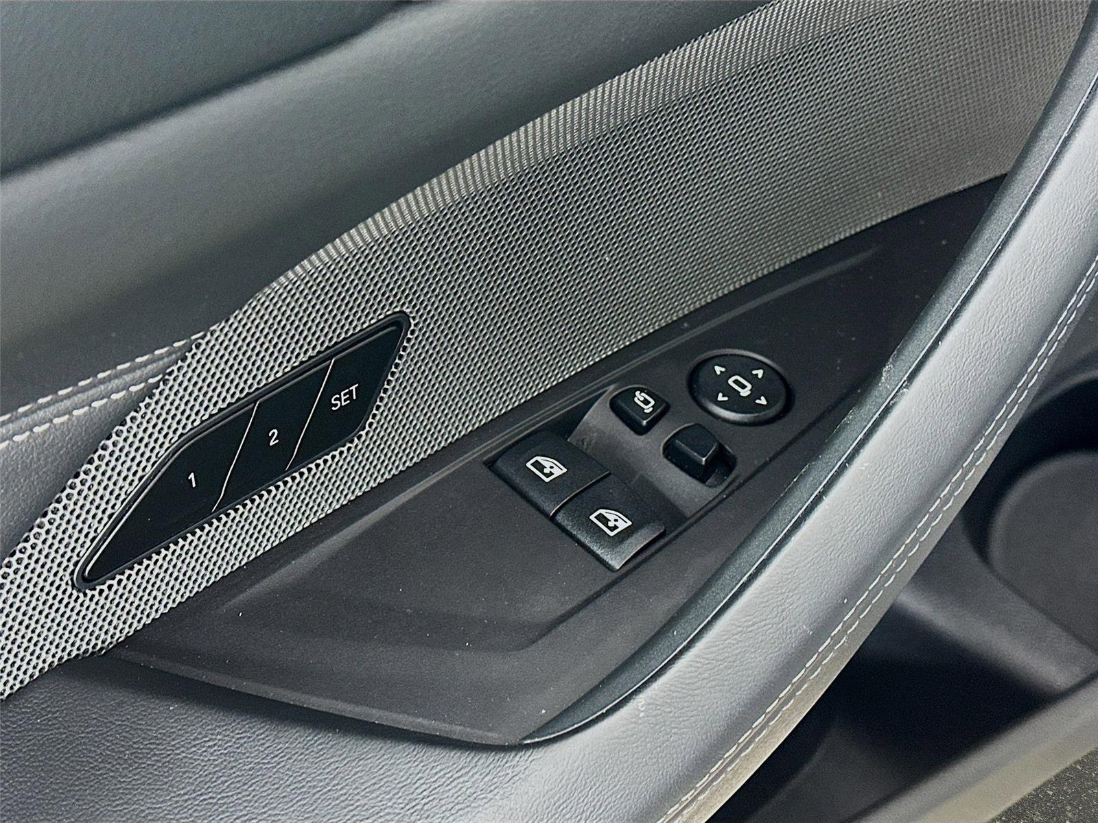 Used 2023 BMW M4 xDrive Competition w/ Executive Package image 17