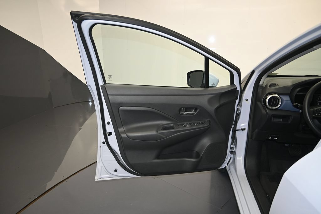 Used 2024 Nissan Versa SV FWD image 10