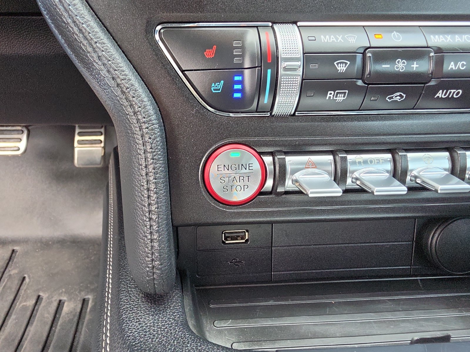 Used 2019 Ford Mustang GT Premium w/ Equipment Group 401A RWD image 26