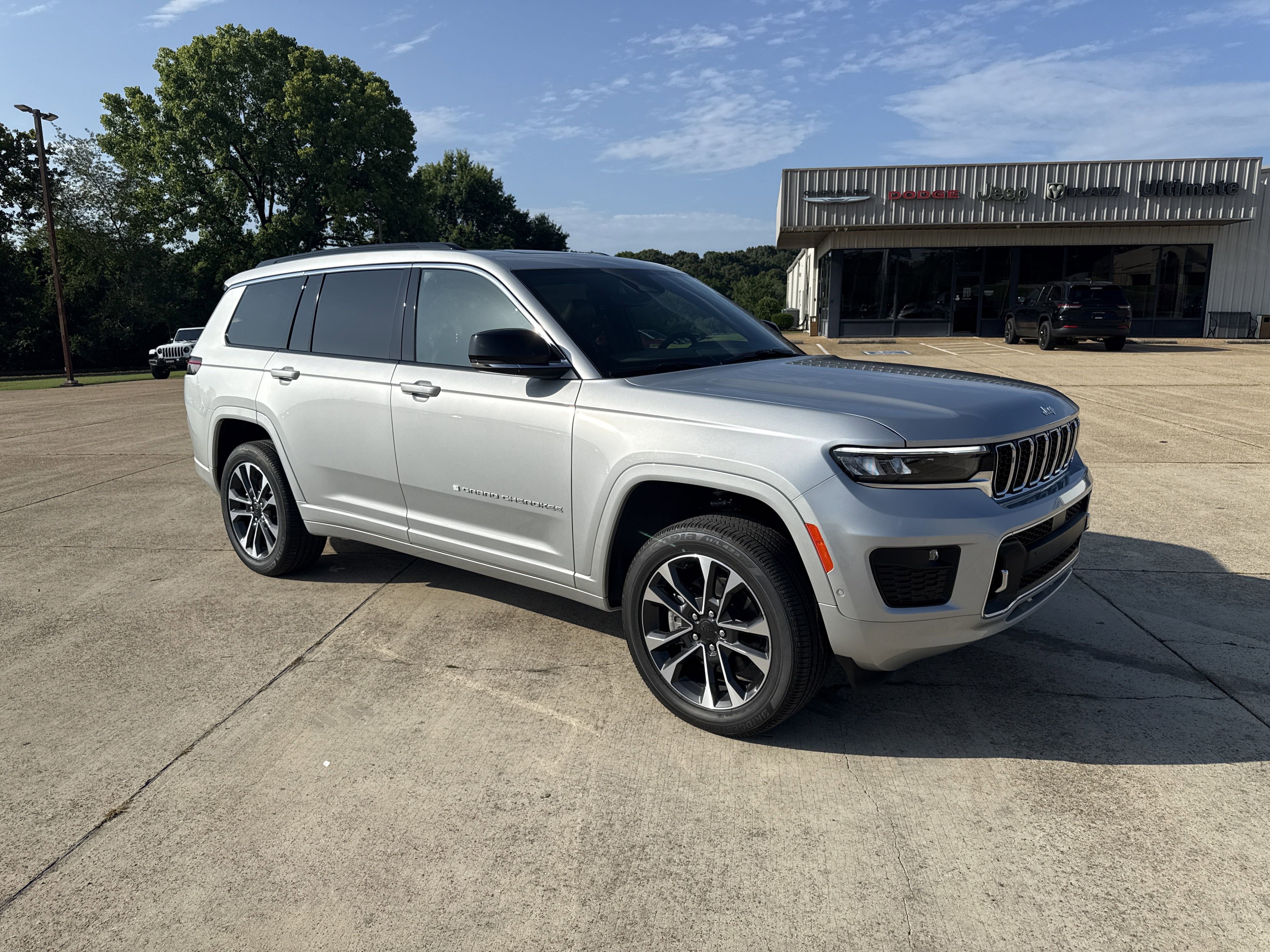 New 2025 Jeep Grand Cherokee L Overland w/ Trailer Tow Package image 9