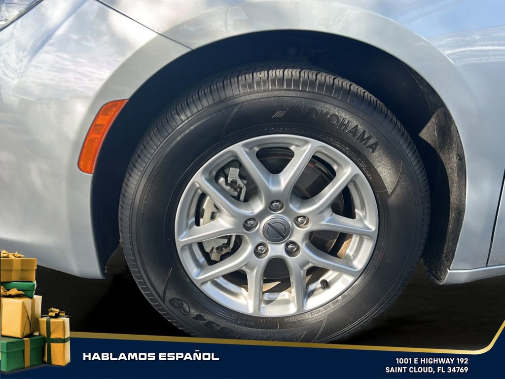 Used 2022 Chrysler Voyager LX image 10